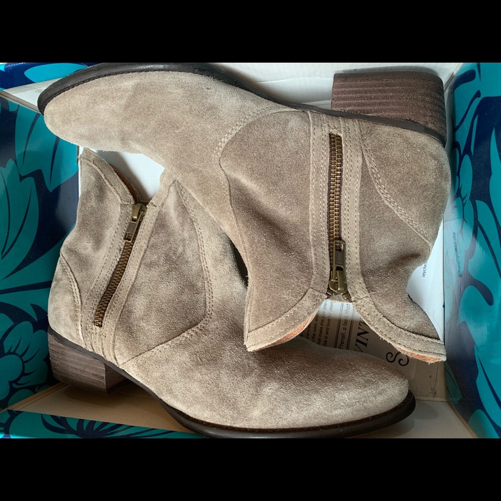 NEW Seychelles Lucky Penny Suede Taupe Bootie